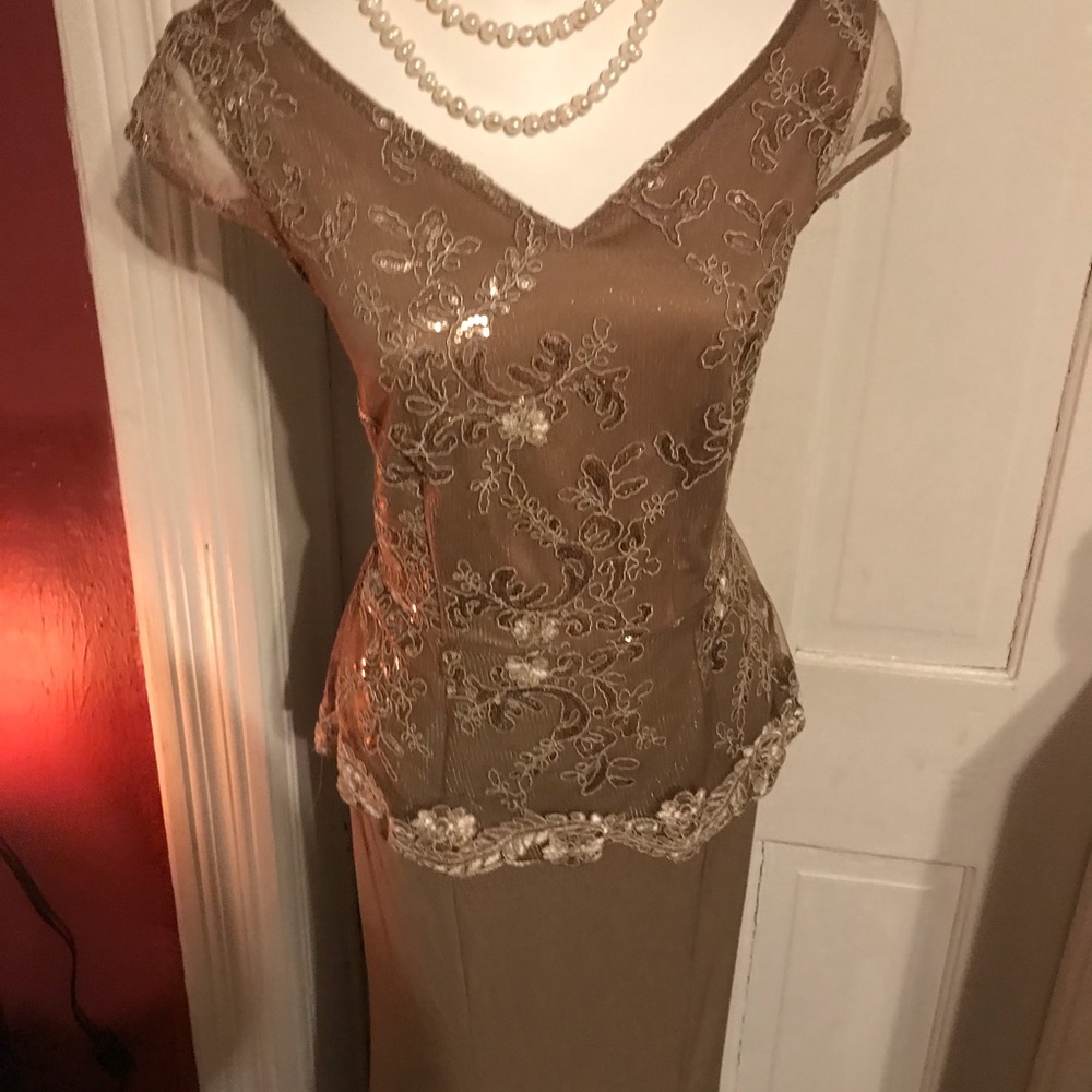 Stunning beautiful mother of the bride dress size: S  by: Candalite - Picture 13 of 14